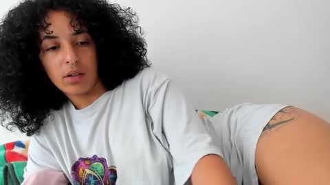 Snapshot of youwishtobeme chatting on February 17, 5:21 pm elizabeth ju online show from February 17, 5:21 pm