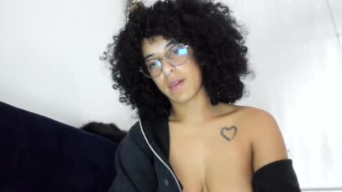 Snapshot of youwishtobeme chatting on March 6, 3:35 am elizabeth ju online show from March 6, 3:35 am