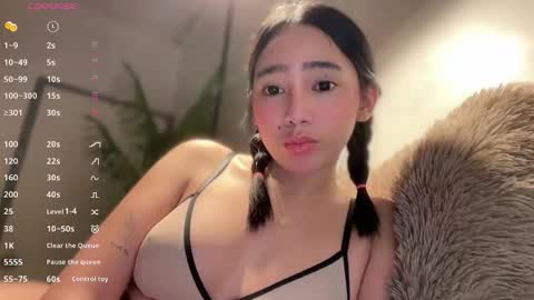 YowgineTheGreat online show from October 24, 10:33 am