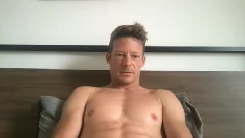 yoyoyo1221 online show from March 18, 11:41 pm