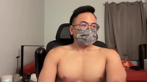Snapshot of yrubber chatting on October 5, 4:11 am YellowRubber online show from October 5, 4:11 am