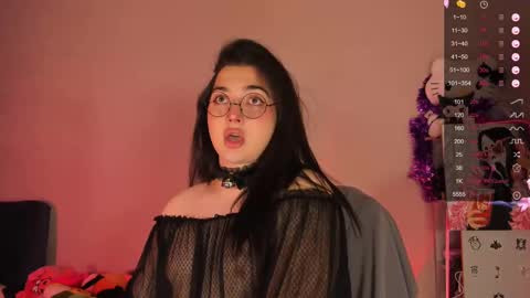 Snapshot of ysabell_viveris chatting on February 14, 9:56 am Ysabell online show from February 14, 9:56 am