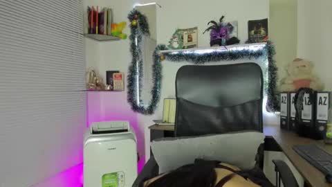 Snapshot of yukiodavis chatting on December 6, 4:47 am Yukio Davis online show from December 6, 4:47 am