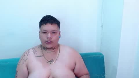 yul and val couple online show from November 26, 5:36 pm