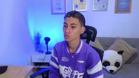 yulian_vasquez online show from December 16, 12:21 pm