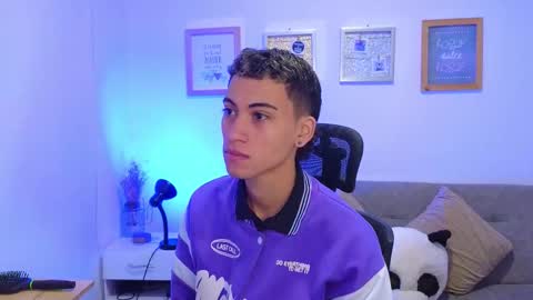 yulian_vasquez online show from December 19, 12:12 pm