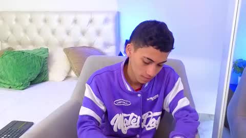 yulian_vasquez online show from February 10, 12:20 pm