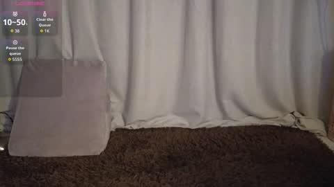 yuliethpetite online show from February 24, 11:30 am