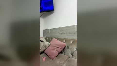 Snapshot of yuliethsanchez chatting on July 8, 3:33 am yuliethsanchez online show from July 8, 3:33 am