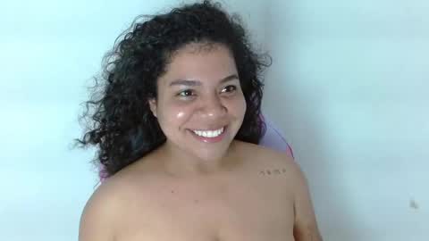 Snapshot of yulissa18 chatting on January 5, 9:57 pm Yuli and SaraIndependent model online show from January 5, 9:57 pm