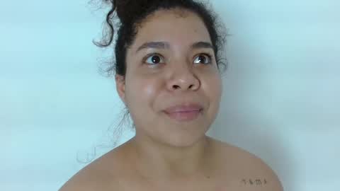 Snapshot of yulissa18 chatting on January 6, 12:59 am Yuli and SaraIndependent model online show from January 6, 12:59 am