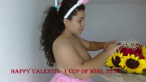Snapshot of yulissa18 chatting on February 15, 5:17 pm Yuli and SaraIndependent model online show from February 15, 5:17 pm