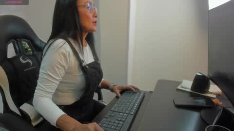 Y U L I T Z A online show from November 22, 11:31 am