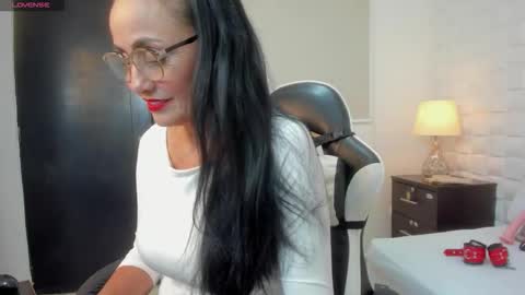 Y U L I T Z A online show from December 15, 12:31 pm