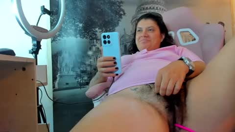 Snapshot of yumandsay chatting on September 23, 3:15 pm Snowflake online show from September 23, 3:15 pm