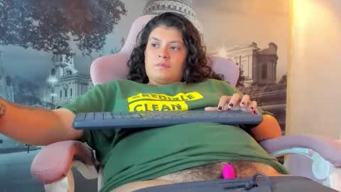 Snapshot of yumandsay chatting on September 25, 3:49 pm Snowflake online show from September 25, 3:49 pm