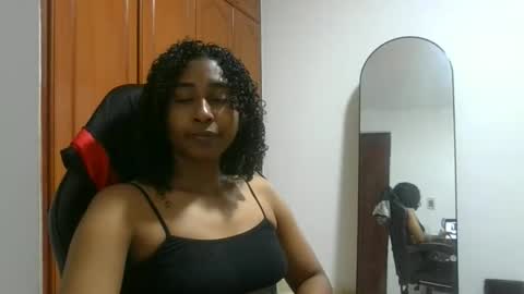 Snapshot of yumchocolate777 chatting on January 18, 1:42 am yumchocolate777 online show from January 18, 1:42 am