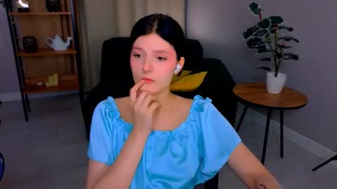 Snapshot of yumeko_tan chatting on March 19, 1:59 pm Yumi online show from March 19, 1:59 pm