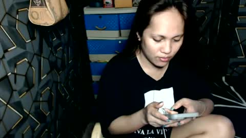Snapshot of yumi_white chatting on June 18, 5:41 am yumi online show from June 18, 5:41 am