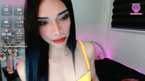 yumieholly online show from October 11, 5:44 pm