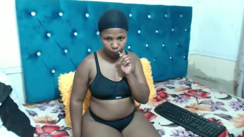 yummybumz online show from November 1, 8:00 pm