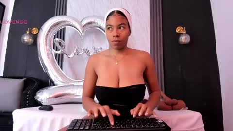 Yummyduo online show from May 3, 11:05 am