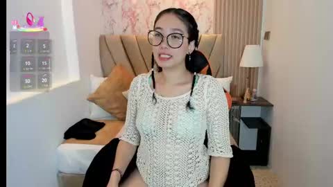 Snapshot of yuna__min chatting on October 4, 12:03 pm Yuna online show from October 4, 12:03 pm