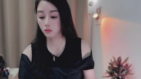 YunEr online show from May 11, 1:17 pm