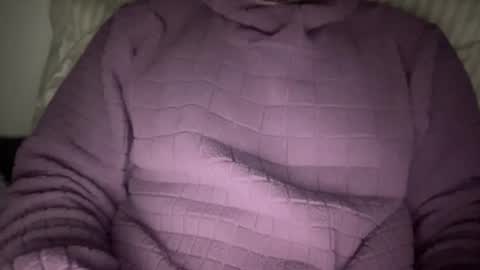 Snapshot of yungbull06 chatting on December 22, 2:36 pm Yung Bull online show from December 22, 2:36 pm