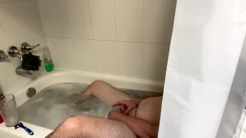 Snapshot of yungcupandspoonn chatting on October 10, 11:31 am deezy online show from October 10, 11:31 am