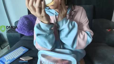 Snapshot of yungelitamor_ chatting on January 13, 4:51 am ELITA online show from January 13, 4:51 am