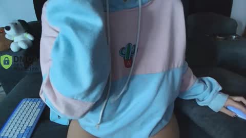 Snapshot of yungelitamor_ chatting on February 5, 4:17 am ELITA online show from February 5, 4:17 am