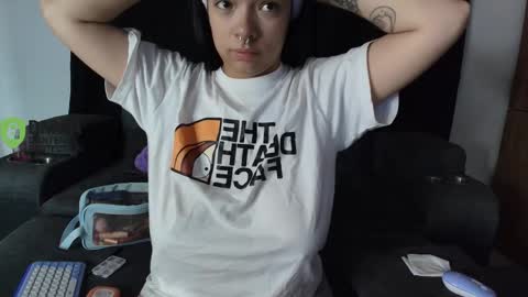 Snapshot of yungelitamor_ chatting on April 8, 4:56 am ELITA online show from April 8, 4:56 am