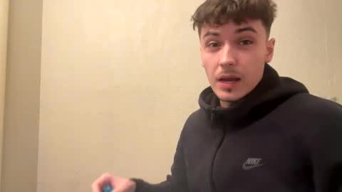 yungstudbev online show from December 15, 8:47 pm