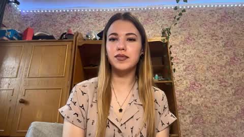 yunsylney online show from May 12, 1:19 pm