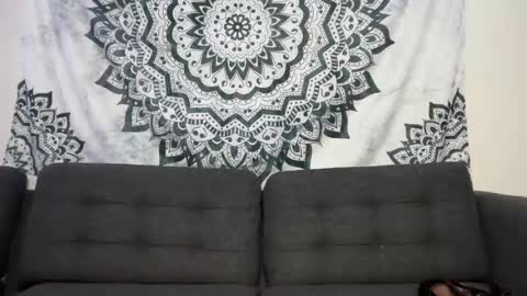 yurdreams_22 online show from May 14, 2:02 pm