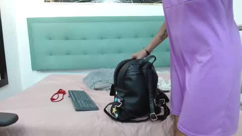 Snapshot of yuri_queen chatting on March 8, 2:04 am yuri queen online show from March 8, 2:04 am