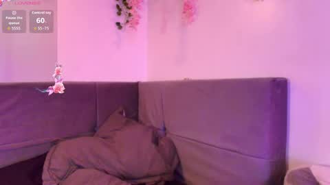 Snapshot of yuri_stars chatting on February 27, 5:18 am Yuri Stars online show from February 27, 5:18 am