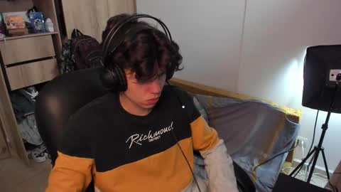 Snapshot of yurii_moody chatting on October 12, 4:06 pm yurii_moody online show from October 12, 4:06 pm