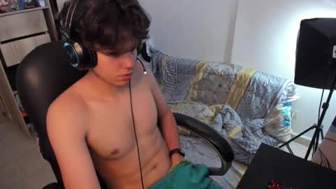 Snapshot of yurii_moody chatting on October 16, 6:53 pm yurii_moody online show from October 16, 6:53 pm