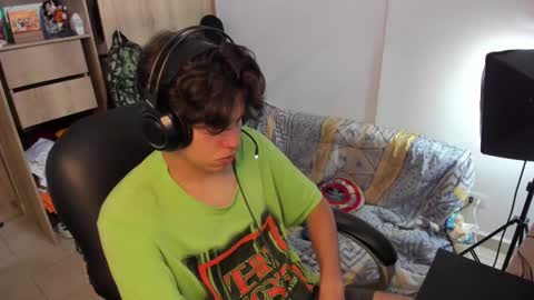 Snapshot of yurii_moody chatting on October 17, 5:04 pm yurii_moody online show from October 17, 5:04 pm