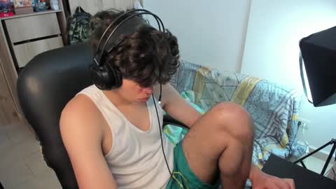 Snapshot of yurii_moody chatting on October 20, 5:57 pm yurii_moody online show from October 20, 5:57 pm