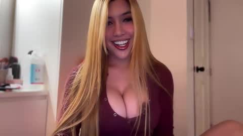 Snapshot of yurika_suckxx chatting on May 4, 12:28 am GODDESS SOFIA online show from May 4, 12:28 am