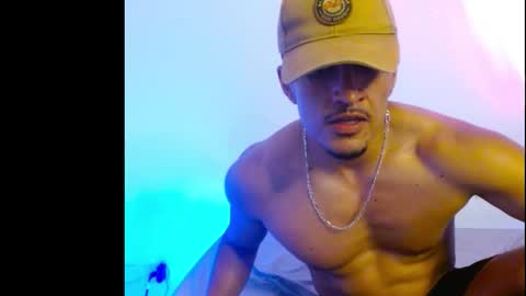 Snapshot of yvan_latin chatting on November 1, 3:52 am yvan_latin online show from November 1, 3:52 am