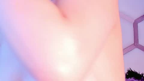 Snapshot of yvi_taylor chatting on February 10, 12:37 am yvi online show from February 10, 12:37 am