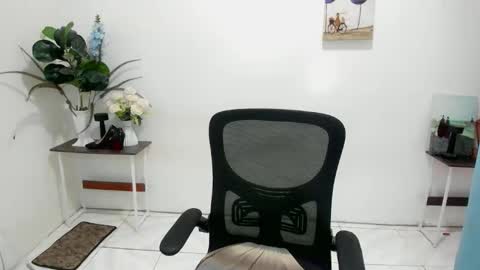 Yvonne online show from February 27, 8:47 am