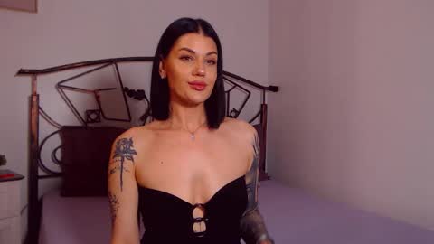 I V Y   online show from May 20, 7:53 pm