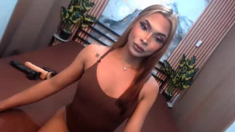 Snapshot of yvonnellvs chatting on March 19, 7:07 pm yvonnellvs online show from March 19, 7:07 pm