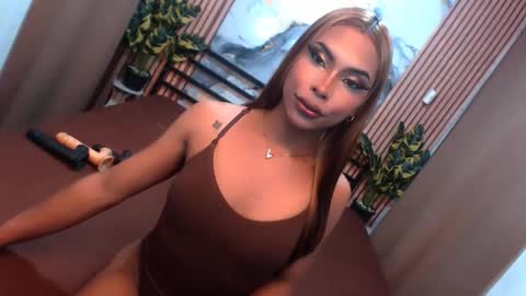 Snapshot of yvonnellvs chatting on March 21, 8:01 pm yvonnellvs online show from March 21, 8:01 pm