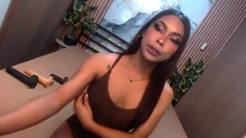 Snapshot of yvonnellvs chatting on May 19, 4:35 pm yvonnellvs online show from May 19, 4:35 pm